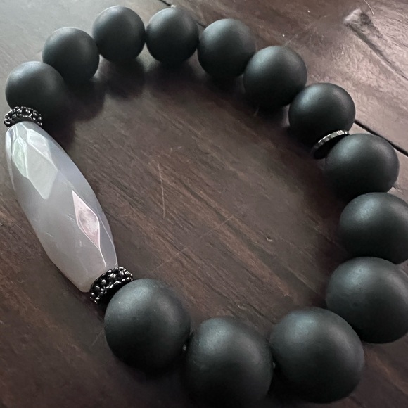 Marlyn Schiff Black and Gray Minimalist Bracelet - Picture 4 of 6